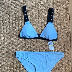 Gianni Bini bikini swim top Sz M. NWT. Light blue